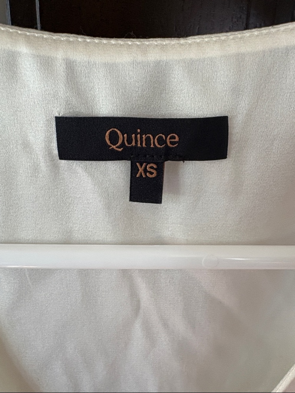 NWOT QUINCE Washable Stretch Silk V Neck Tank Ivory Size XS - Picture 3 of 9